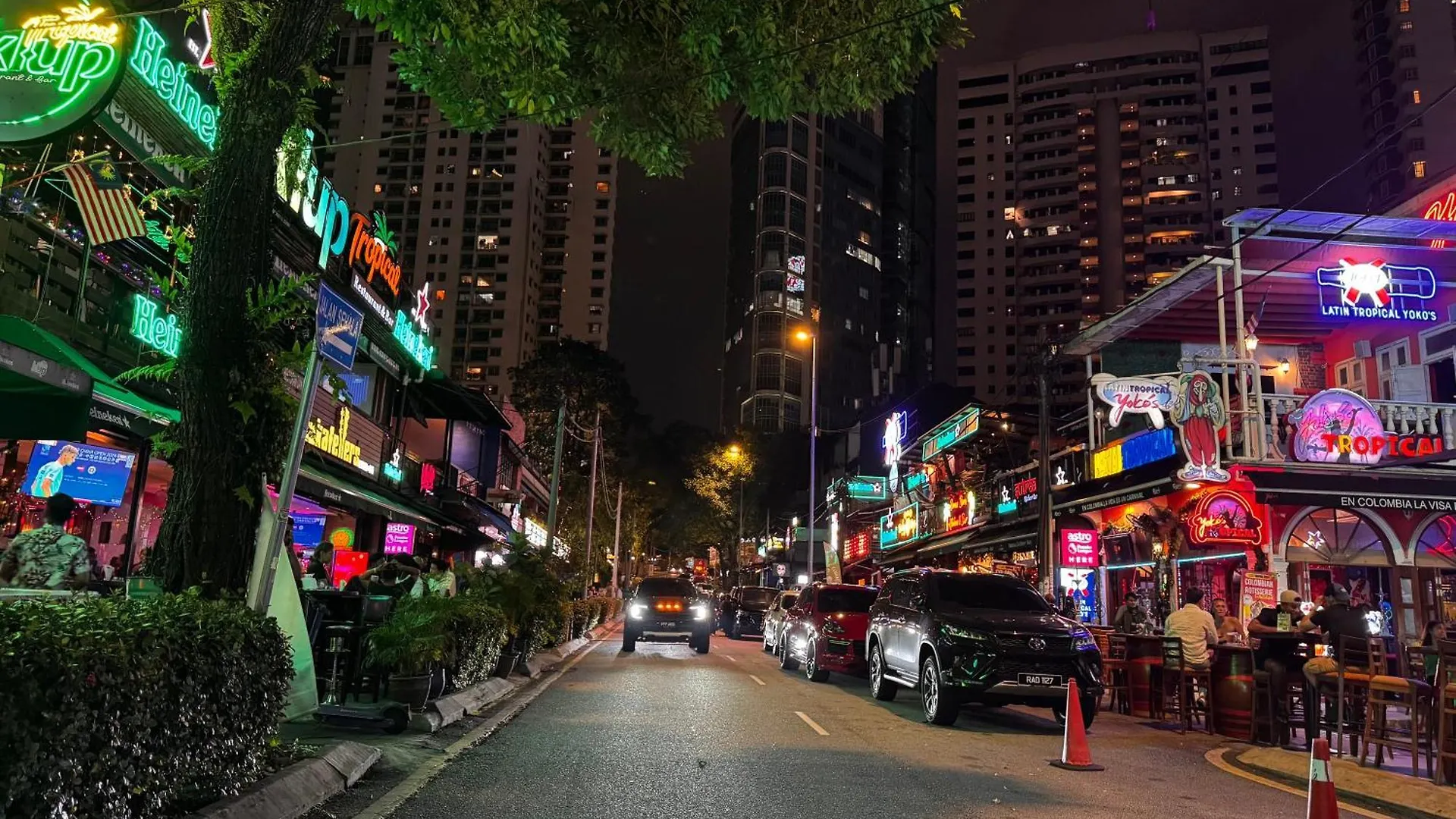 9 Bukit Bintang 5 Minutes To Alor Street Seri Bukit Ceylon 2R2B 8 Pax Kuala Lumpur 0*,  Malaysia